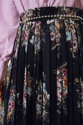 Şifon İnci Aksesuarlı Pliseli Etek Siyah - Uzun Etek