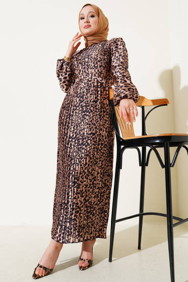 Sık Pileli Leopar Desen Saten Elbise Camel - Elbise