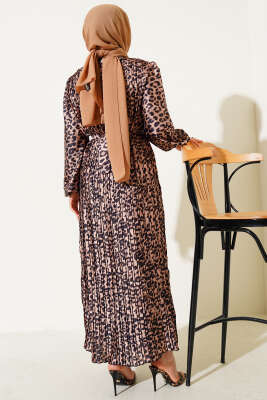 Sık Pileli Leopar Desen Saten Elbise Camel - Tesettür Elbise
