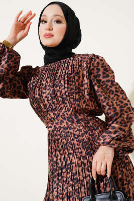 Sık Pileli Leopar Desen Saten Elbise Taba - Tesettür Elbise