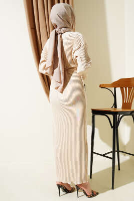 Sık Piliseli Bel İp Kuşaklı Elbise Bej - Tesettür Elbise