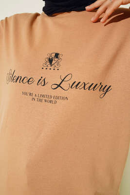 Silence is Luxury Baskılı Tunik Camel - Tunik