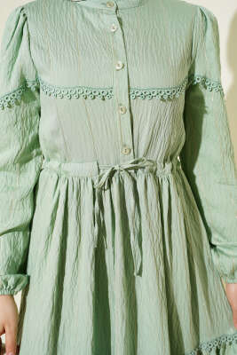 Sim Çizgili Güpür Detaylı Elbise Çağla Yeşili - Elbise