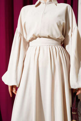 Simli Bel Lastikli Fermuarlı Elbise Bej - Tesettür Elbise