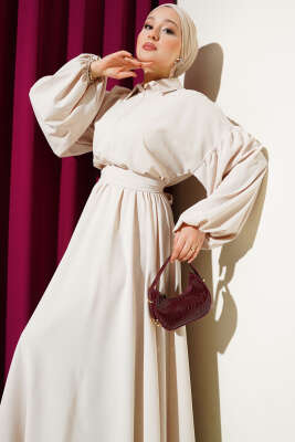 Simli Bel Lastikli Fermuarlı Elbise Bej - Tesettür Elbise