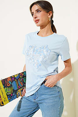 Simli Çiçek Baskılı T-shirt Buz Mavisi - Kadın Giyim Modelleri