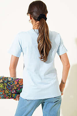 Simli Çiçek Baskılı T-shirt Buz Mavisi - Kadın Giyim Modelleri