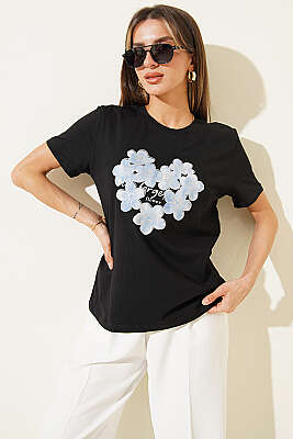 Simli Çiçek Baskılı T-shirt Siyah - Kadın Giyim Modelleri