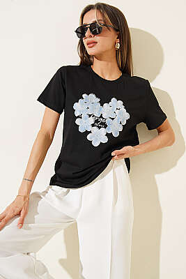 Simli Çiçek Baskılı T-shirt Siyah - Kadın Giyim Modelleri