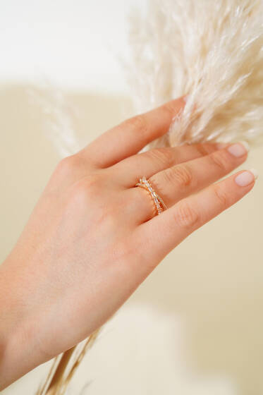 Sıra Taşlı Yüzük Gold - Yüzük