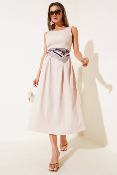 Sırtı U Yaka Elbise Bej - Kadın Giyim Modelleri