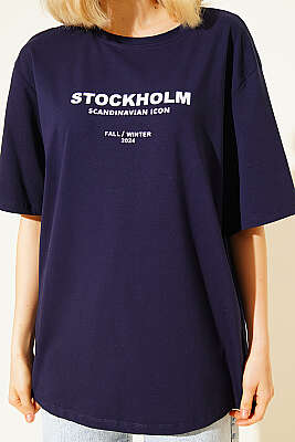 Stockholm Yazılı T-shirt Lacivert - Kadın Giyim Modelleri