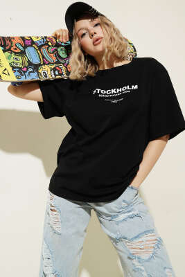 Stockholm Yazılı T-shirt Siyah - HELLIE