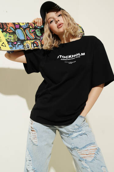 Stockholm Yazılı T-shirt Siyah - Kadın Giyim Modelleri