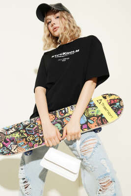 Stockholm Yazılı T-shirt Siyah - Kadın Giyim Modelleri