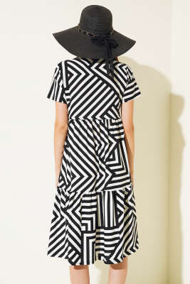 Süprem V Yaka Elbise Siyah Beyaz - Kadın Giyim Modelleri