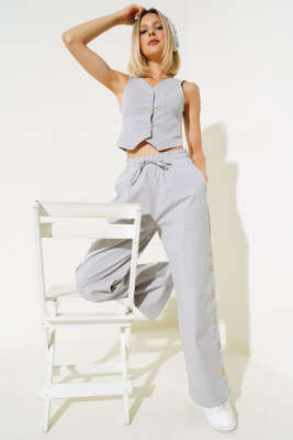 Tahta Düğmeli Yelekli İkili Takım Gri - Kadın Giyim Modelleri