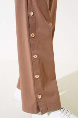 Tahta Düğmeli Yelekli İkili Takım Kahve - Kadın Giyim Modelleri