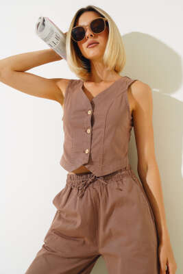 Tahta Düğmeli Yelekli İkili Takım Kahve - Kadın Giyim Modelleri