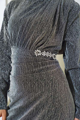 Taş Aksesuarlı Simli Elbise Gri - Tesettür Elbise