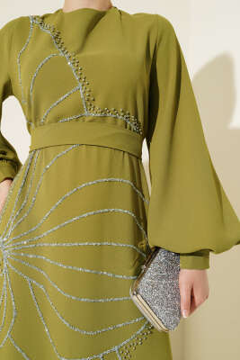 Taş Çiçek Süslümeli Abiye Elbise Yağ Yeşili - Tesettür Elbise