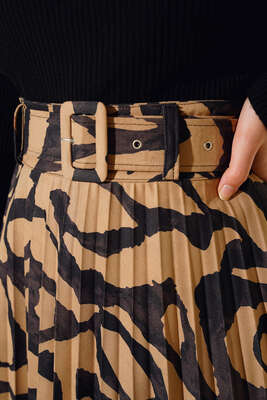 Taş Desenli Kemerli Piliseli Etek Camel - Uzun Etek