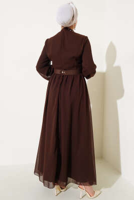 Taş Detaylı Kemerli Şifon Elbise Acı Kahve - Tesettür Elbise
