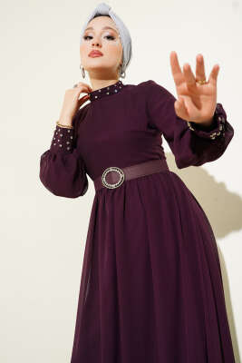 Taş Detaylı Kemerli Şifon Elbise Mürdüm - Tesettür Elbise