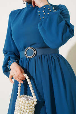 Taş Detaylı Kemerli Şifon Elbise Petrol - Tesettür Elbise