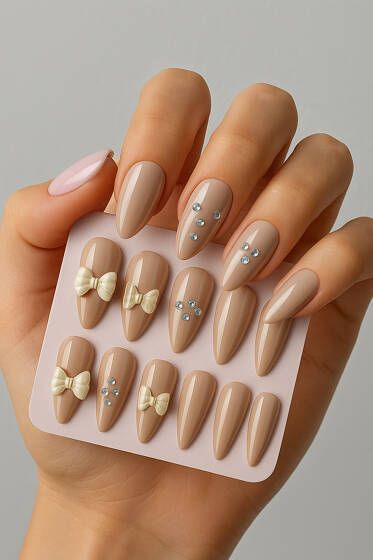 Taş Detaylı Takma Tırnak Krem - Tırnak Aksesuarları