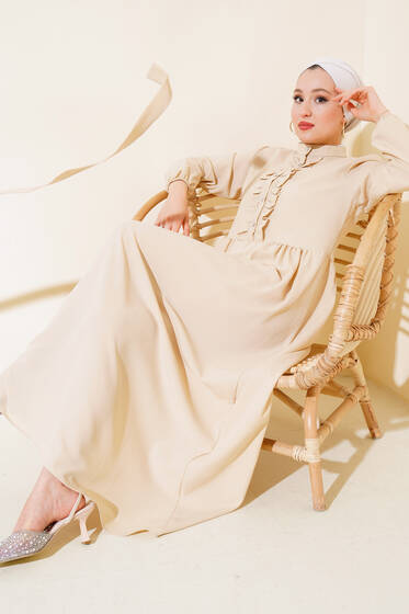 Taş Düğmeli Fırfırlı Elbise Bej - Elbise