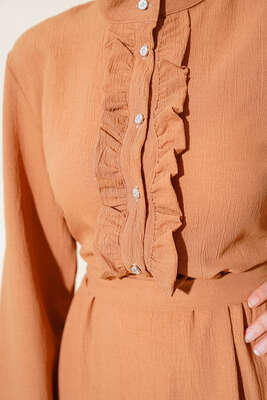 Taş Düğmeli Fırfırlı Elbise Latte - Thumbnail