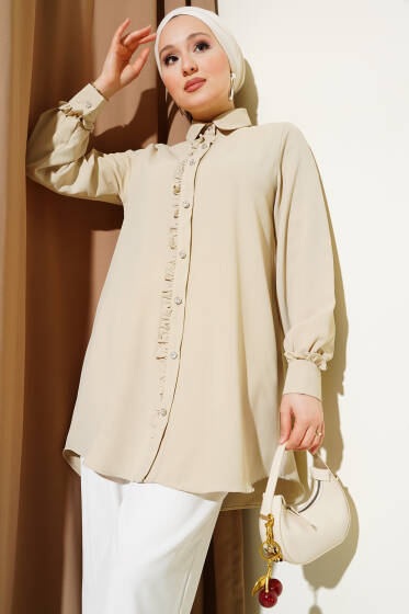 Taş Düğmeli Fırfırlı Gömlek Bej - Gömlek