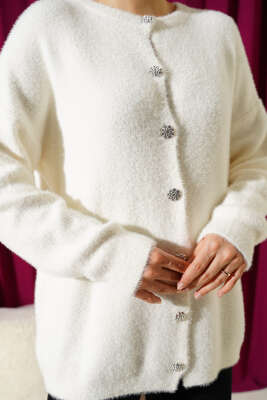 Taş Düğmeli Sakallı Yumoş Hırka Ekru - Hırka