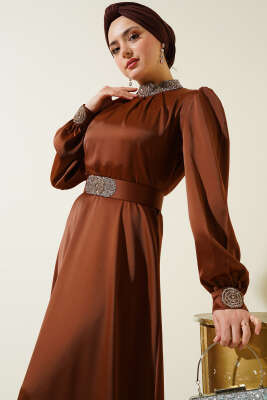 Taş İşlemeli Saten Abiye Elbise Kahve - Tesettür Elbise