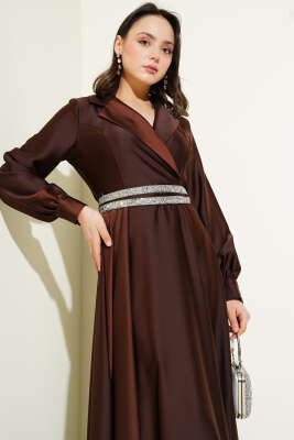 Taş Kuşaklı Kruvaze Yaka Saten Elbise Kahve - Tesettür Elbise