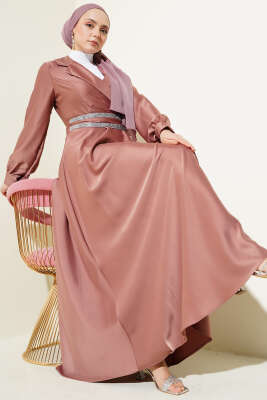 Taş Kuşaklı Kruvaze Yaka Saten Elbise Pudra 