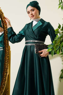 Taş Kuşaklı Kruvaze Yaka Saten Elbise Zümrüt - Tesettür Elbise