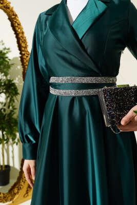 Taş Kuşaklı Kruvaze Yaka Saten Elbise Zümrüt - Tesettür Elbise