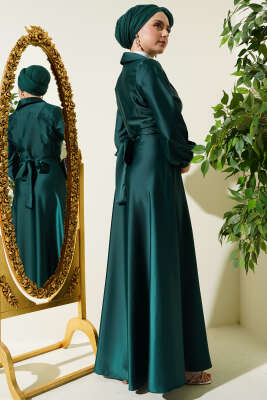 Taş Kuşaklı Kruvaze Yaka Saten Elbise Zümrüt - Tesettür Elbise