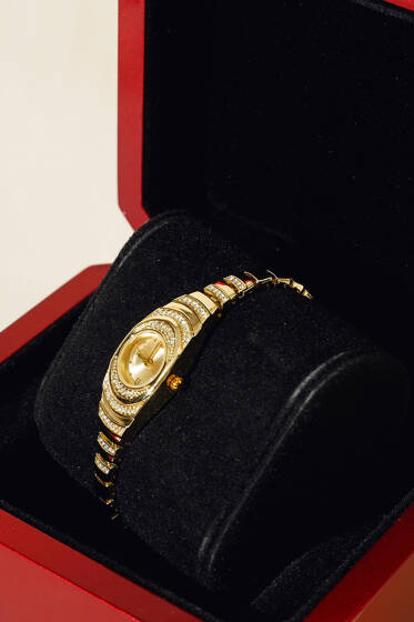 	 Taş Süslemeli Oval Çerçeveli Kadın Kol Saati Gold - Saat