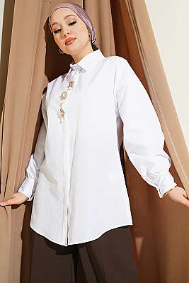 Taşlı Broşlu Gizli Düğmeli Gömlek Beyaz - TABLO FASHİON