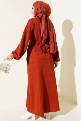 Taşlı Çıtçıt Düğmeli Kuşaklı Elbise Kiremit - Tesettür Elbise