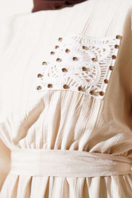 Taşlı Dantel Cepli Bel Lastikli Elbise Bej - Tesettür Elbise