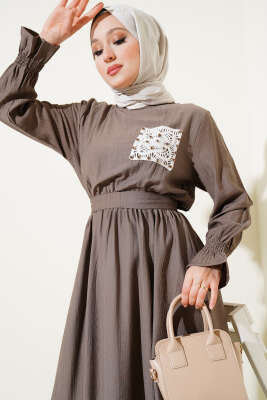 Taşlı Dantel Cepli Bel Lastikli Elbise Vizon - Tesettür Elbise