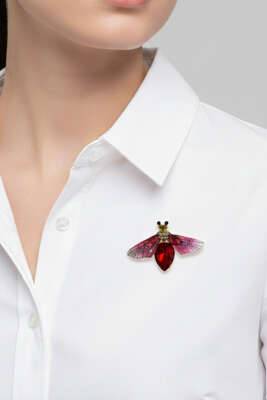Taşlı Figürlü Broş Kırmızı - KONYALI BİJUTERİ