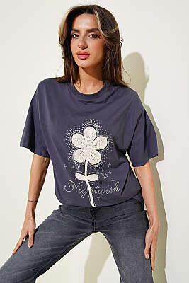Taşlı Güpür Çiçekli T-shirt Füme - Kadın Giyim Modelleri