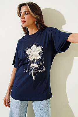 Taşlı Güpür Çiçekli T-shirt Lacivert - Kadın Giyim Modelleri