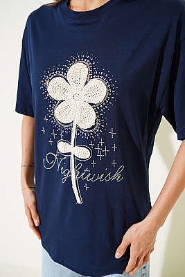 Taşlı Güpür Çiçekli T-shirt Lacivert - Kadın Giyim Modelleri