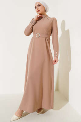 Taşlı Kemer Tokalı Elbise Camel 